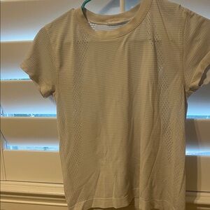 **READ DESCRIPTION** Lululemon White Trained To Be Short Sleeve Top Size 4